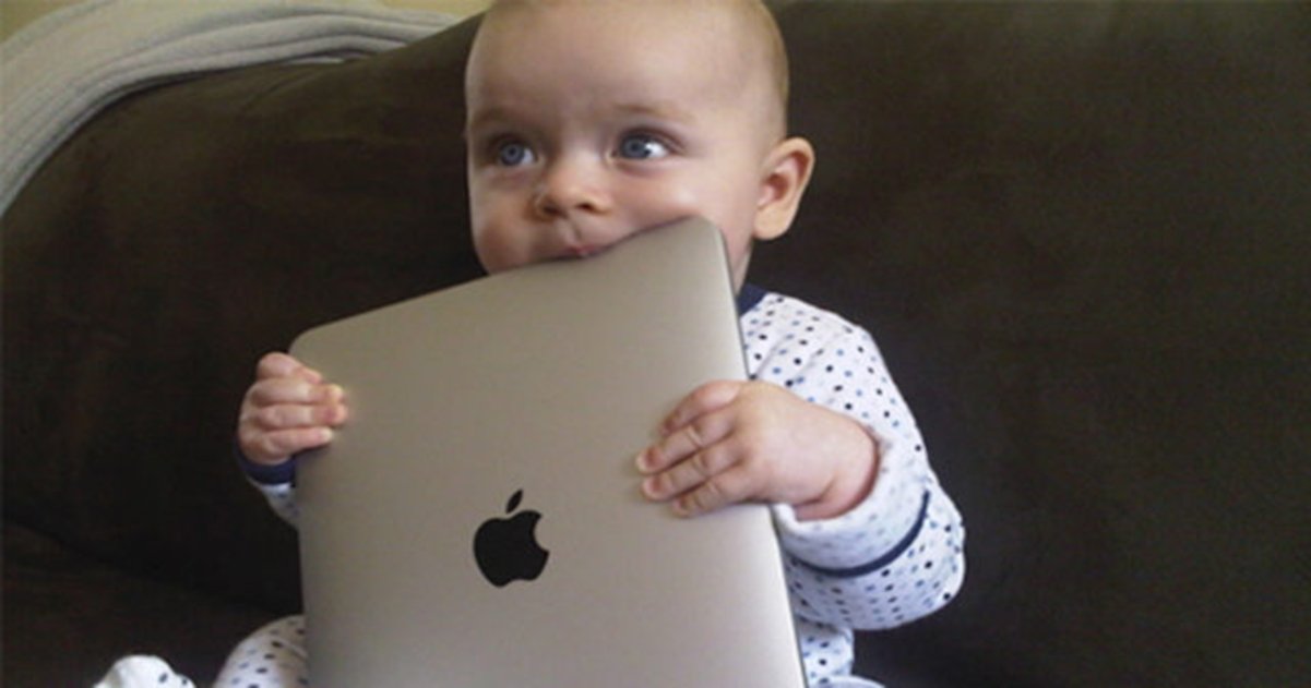¿Es conveniente que un niño se distraiga con un iPad?