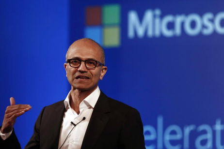 Qué pasaría si el CEO de Microsoft fuera el CEO de Apple: así nos imaginamos esta Apple distópica