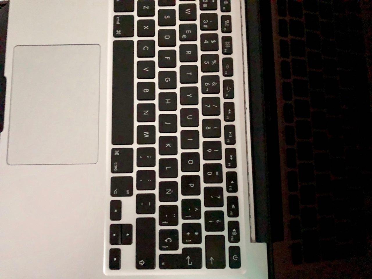 Cómo limpiar el teclado de tu MacBook Pro y evitar que las teclas vayan mal