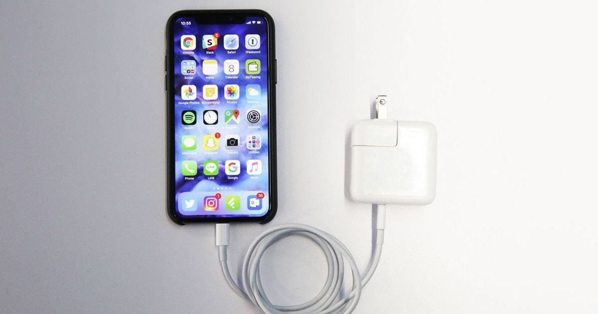 Un accesorio de la propia Apple permite saltarse el bloqueo USB de los  iPhone