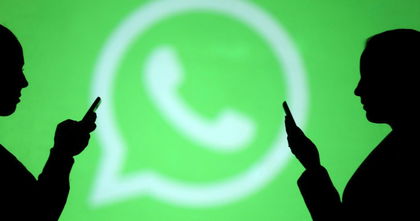 El modo oscuro de WhatsApp podría activarse automáticamente cuando tengas poca batería El modo oscuro de WhatsApp podría activarse automáticamente cuando tengas poca batería