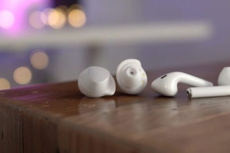 Los AirPods 2 son mucho mejores que los Samsung Galaxy Buds y este minucioso test lo confirma