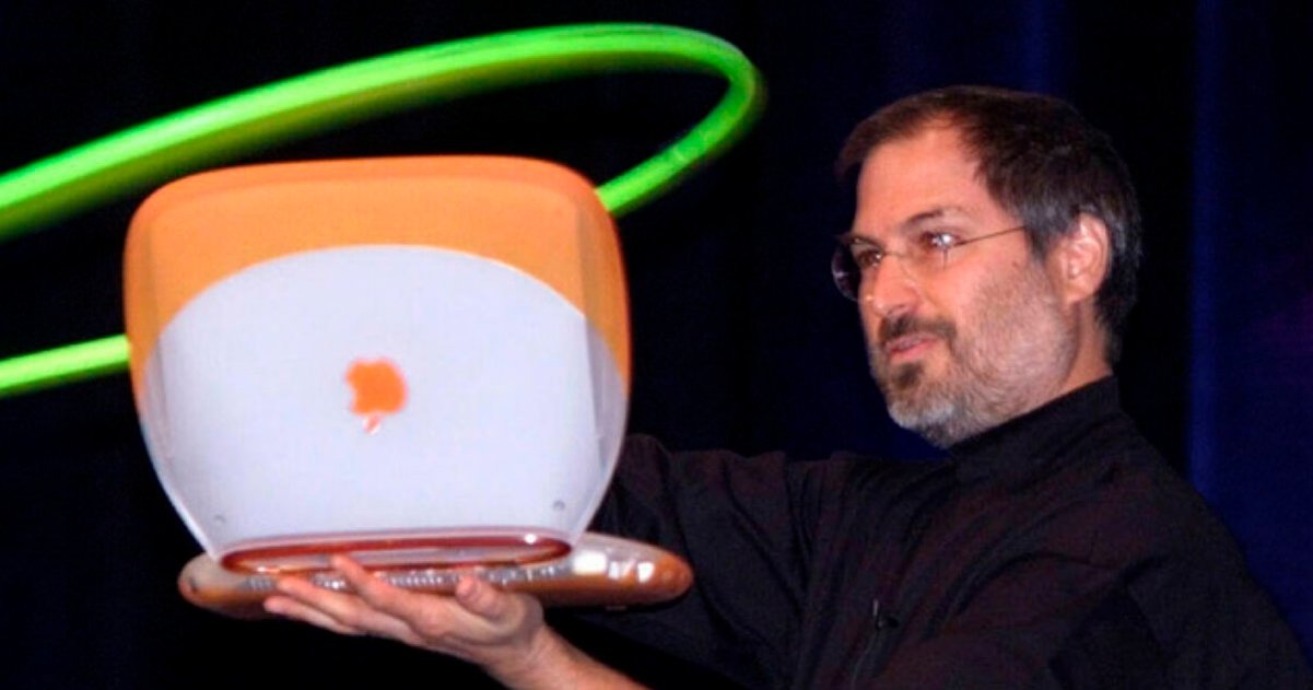 Steve Jobs con iBook