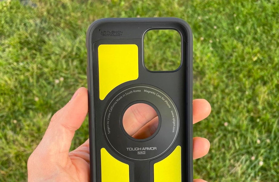 Spigen Armor Funda delgada para el iPhone 11 Pro Max