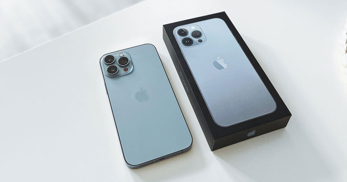 iPhone 13 Pro y caja