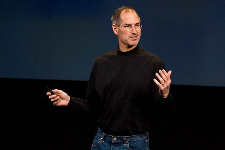 ¿Por qué Steve Jobs siempre vestía con jersey negro de cuello alto y pantalones vaqueros?