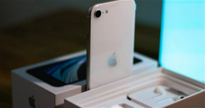 Aparece un cristal templado del iPhone SE 3 filtrando su diseño y fecha de lanzamiento