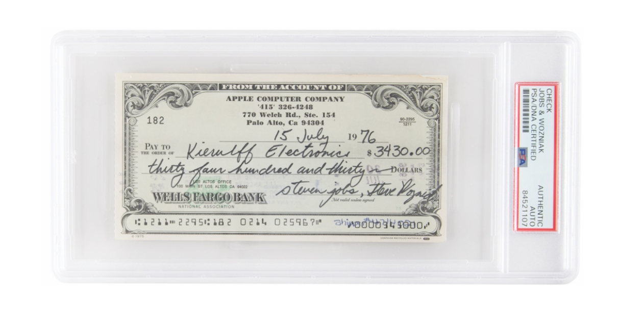 A subasta un cheque de Steve Jobs de más de 3.000 dólares