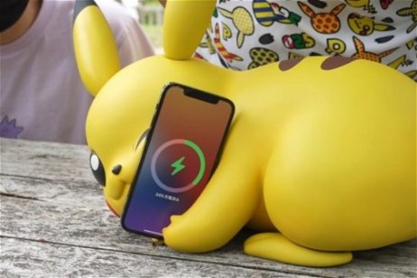 Este Pikachu de tamaño real es capaz de cargar tu iPhone