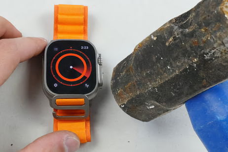 Apple Watch Ultra vs martillo: se rompe antes la mesa que el reloj
