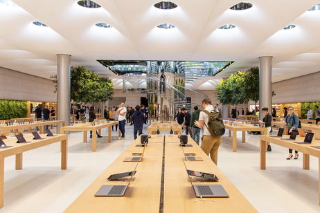 Roban a un hombre que compró 300 iPhones en la Apple Store de la Quinta Avenida Roban a un hombre que compró 300 iPhones en la Apple Store de la Quinta Avenida