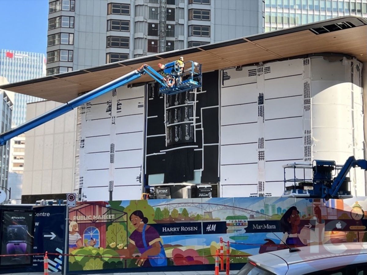 In The Purest Style Of The 70s, This Is The New And Colorful Apple