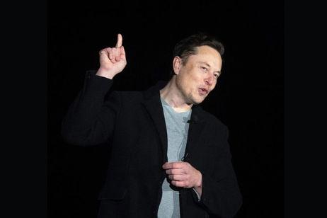 Elon Musk "amenaza" con lanzar su propio smartphone para competir con iPhone y Android Elon Musk "amenaza" con lanzar su propio smartphone para competir con iPhone y Android