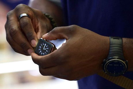 Demandan a Apple porque el "Apple Watch es racista" Demandan a Apple porque el "Apple Watch es racista"