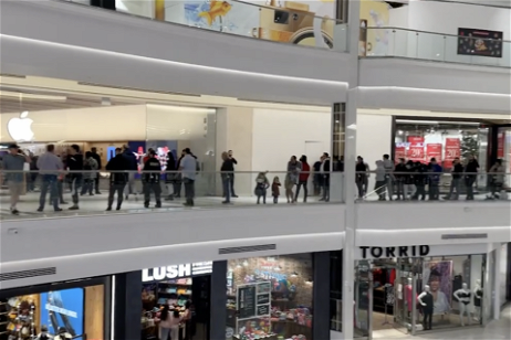 Colas kilométricas para entrar en la nueva Apple Store de un centro comercial de New Jersey