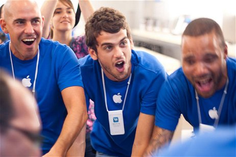 Los empleados de las Apple Store quieren propinas y un aumento de sueldo