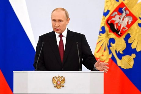 Rusia prohíbe el iPhone a sus usuarios: "que lo tiren a la basura" Rusia prohíbe el iPhone a sus usuarios: "que lo tiren a la basura"