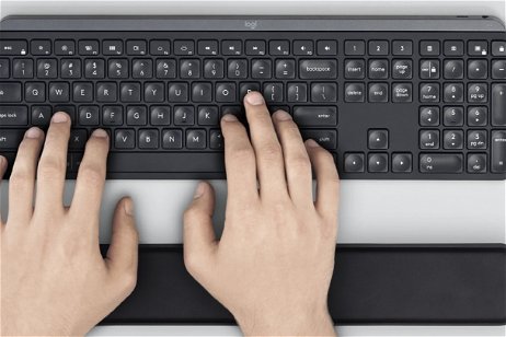El teclado inalámbrico de Logitech con retroiluminación y USB-C está a mitad de precio por tiempo limitado