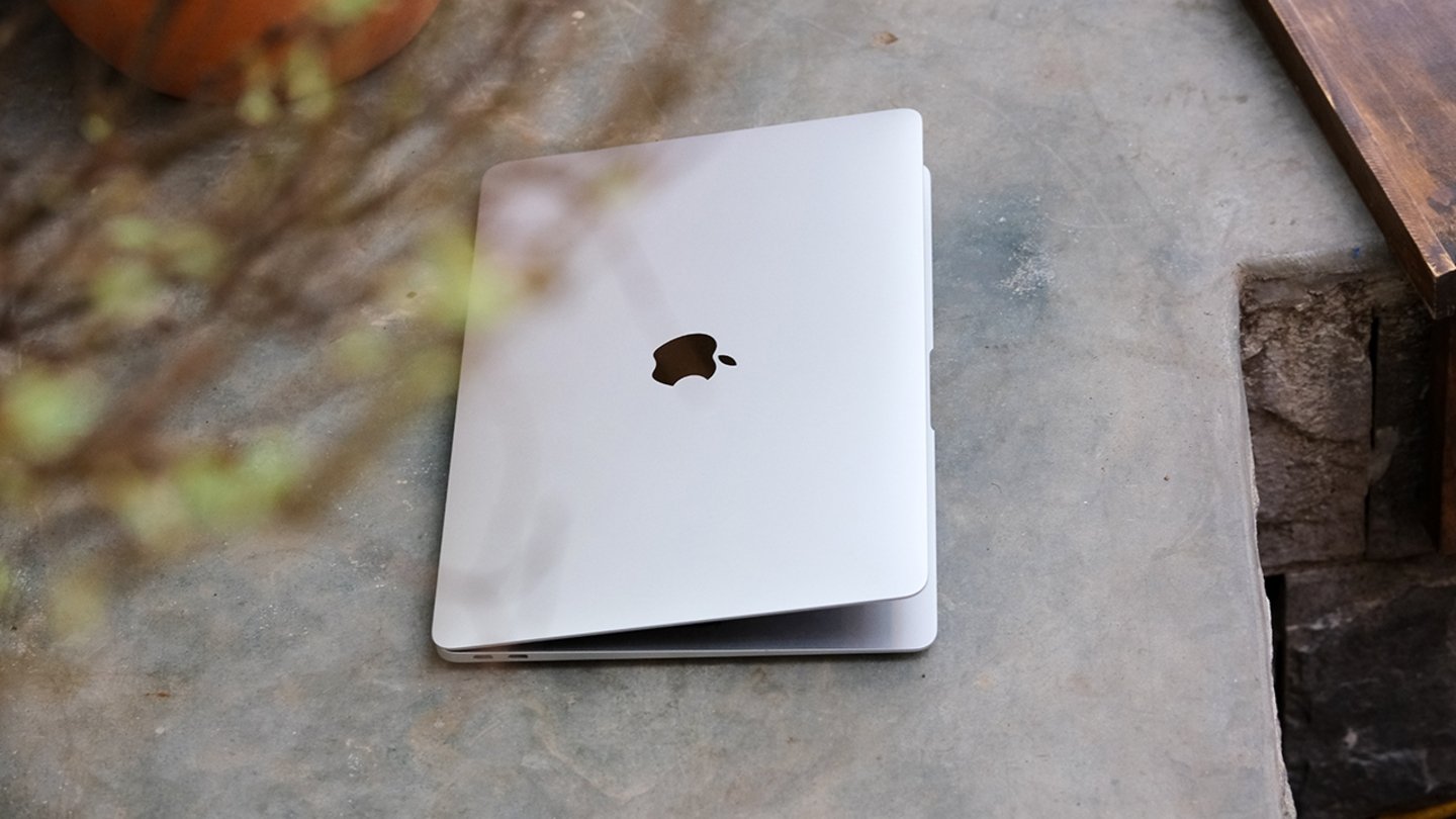 MacBook sobre la mesa