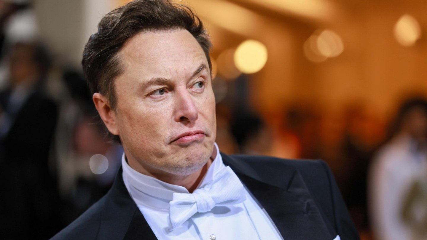 Elon Musk en traje de gala