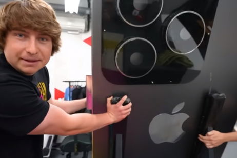Construyen el iPhone más grande del mundo con una pantalla de más de 70 pulgadas Construyen el iPhone más grande del mundo con una pantalla de más de 70 pulgadas