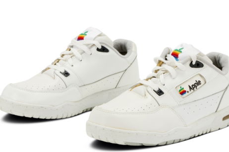 Unas raras zapatillas de Apple se han vendido por 50.000 dólares Unas raras zapatillas de Apple se han vendido por 50.000 dólares