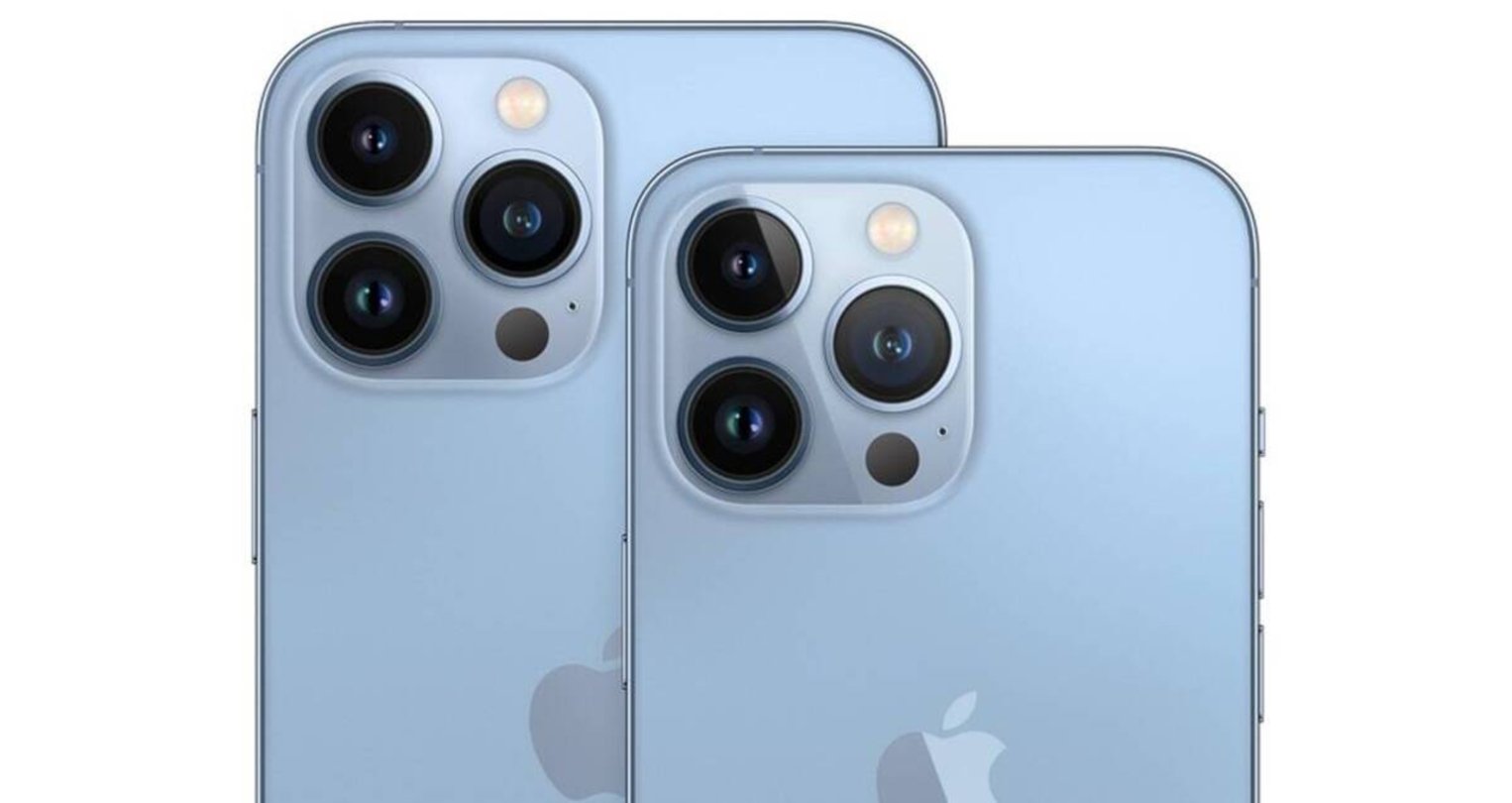 Dos iPhone 14 en color azul