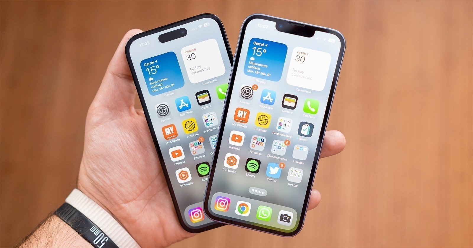 iPhone 14 Pro y iPhone 14 en manos de un usuario