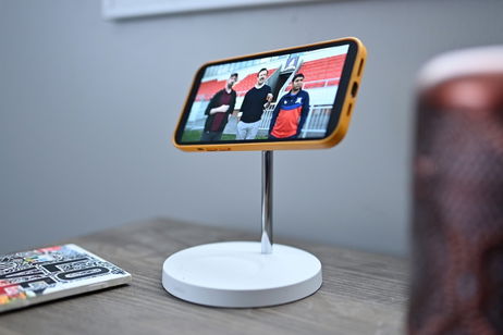 Esta elegante base de carga inalámbrica permite cargar iPhone y AirPods al mismo tiempo Esta elegante base de carga inalámbrica permite cargar iPhone y AirPods al mismo tiempo