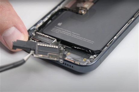 Desmontando el iPhone 15 Pro Max, descubre todos los detalles