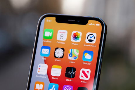 Tocado y hundido: el iPhone 12 desploma su precio como jamás habíamos visto Tocado y hundido: el iPhone 12 desploma su precio como jamás habíamos visto