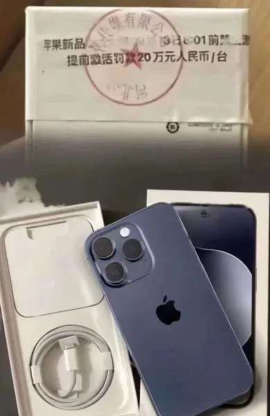 Supuesta imagen del iPhone 15 Pro de color azul