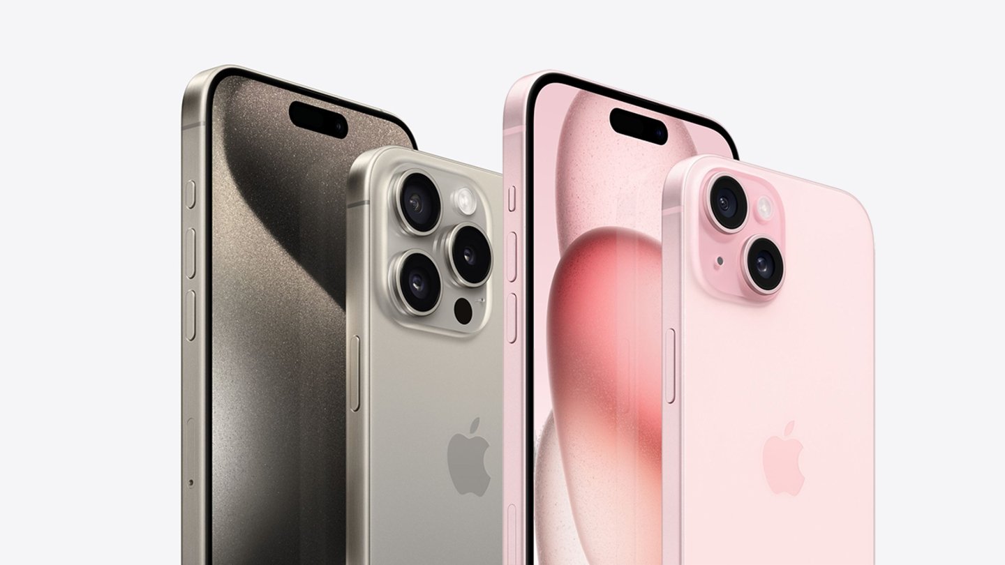iPhone 15 Pro de titanio y iPhone 15 rosa