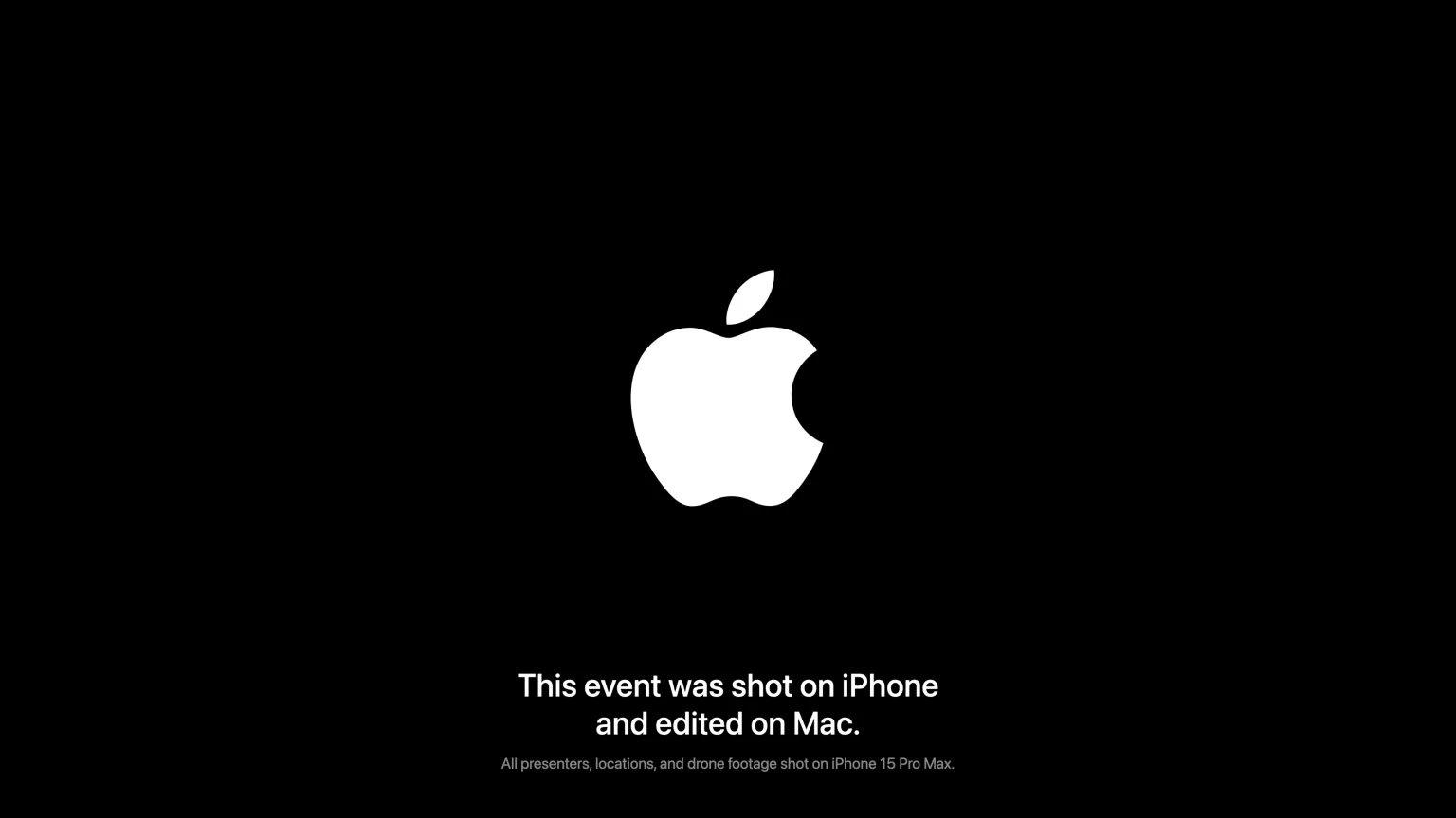 Cartel con el logo de Apple y fondo negro que dice el evento fue grabado con iPhone y editado con Mac