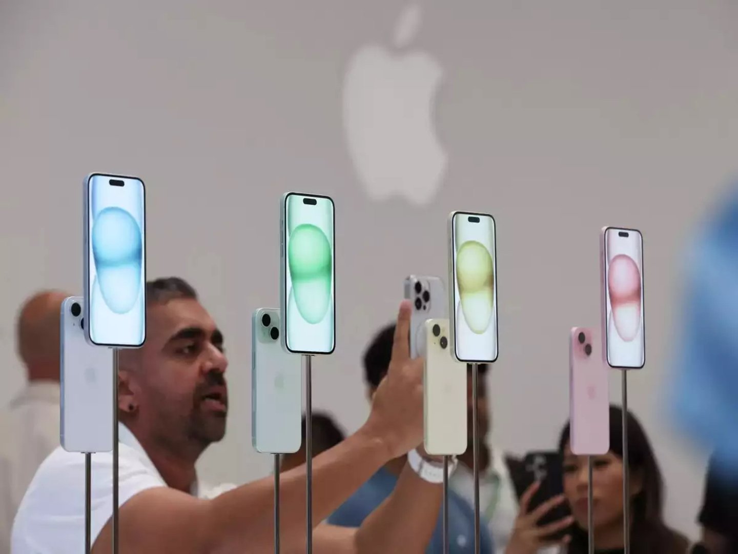 iPhone 15 y sus nuevos colores en Apple Park