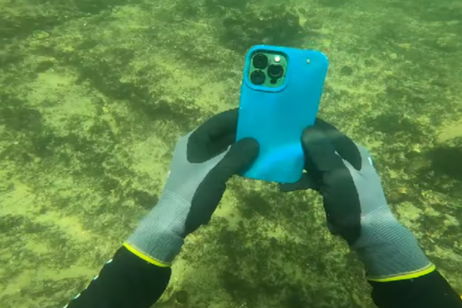 Encuentra un iPhone en el fondo del río mientras buscaba tesoros y lo devuelve a su legítimo dueño Encuentra un iPhone en el fondo del río mientras buscaba tesoros y lo devuelve a su legítimo dueño