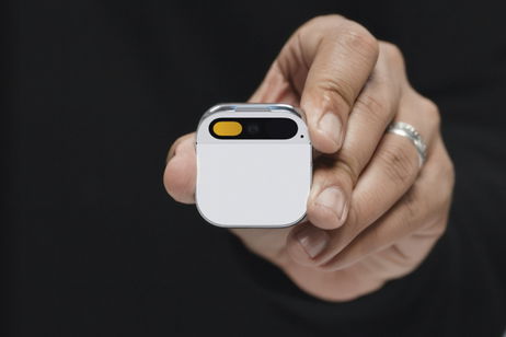 Ai Pin, el peculiar dispositivo creado por un extrabajador de Apple ya está a la venta