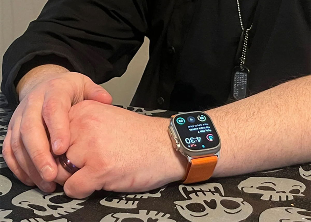 An Apple Watch Ultra calls emergencies and sends the location to save a