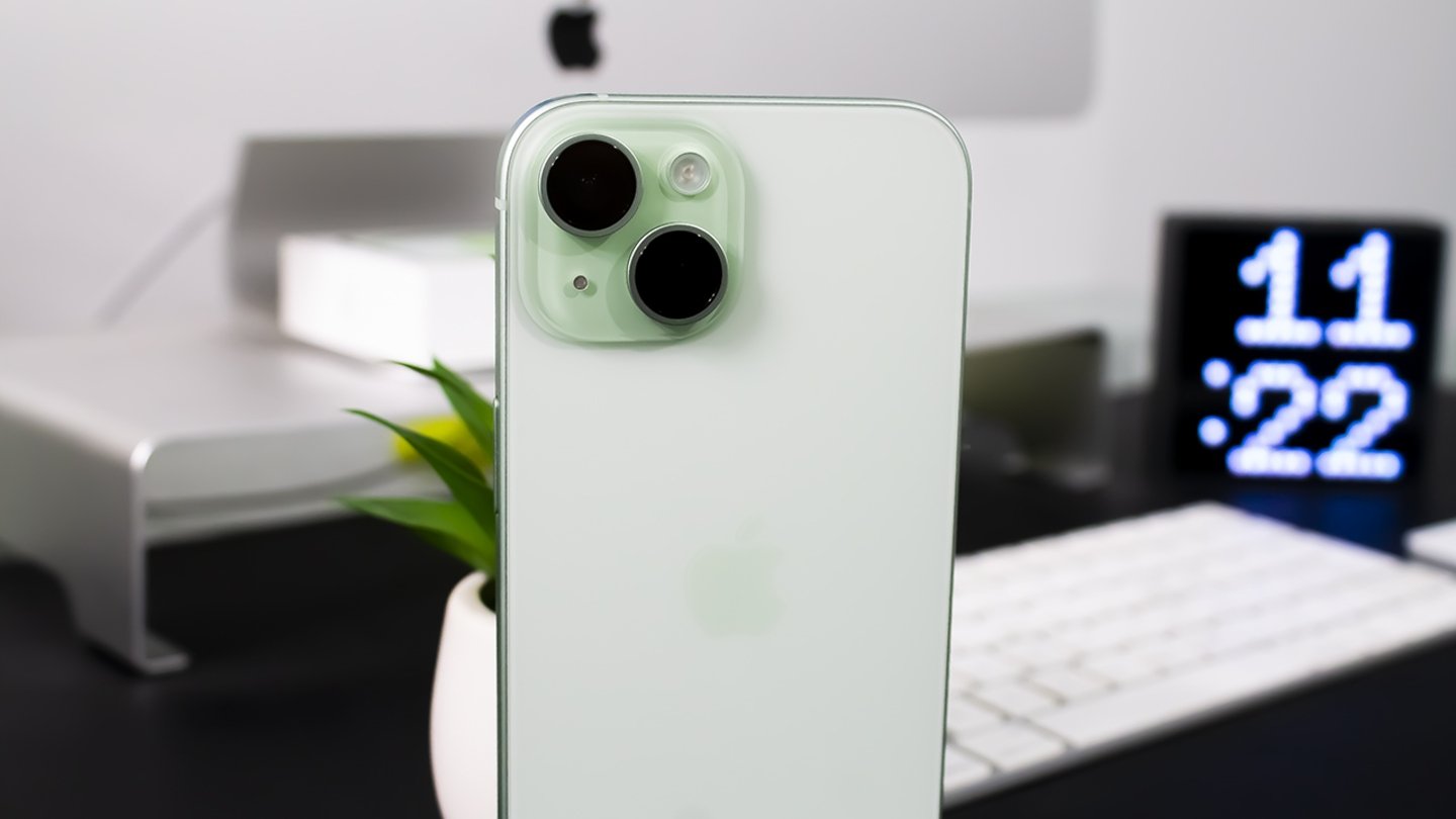 iPhone 15 en color verde