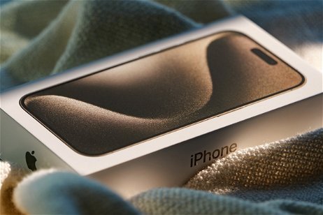 En Reino Unido están intercambiando iPhone 15 Pro Max por falsificaciones durante el envío