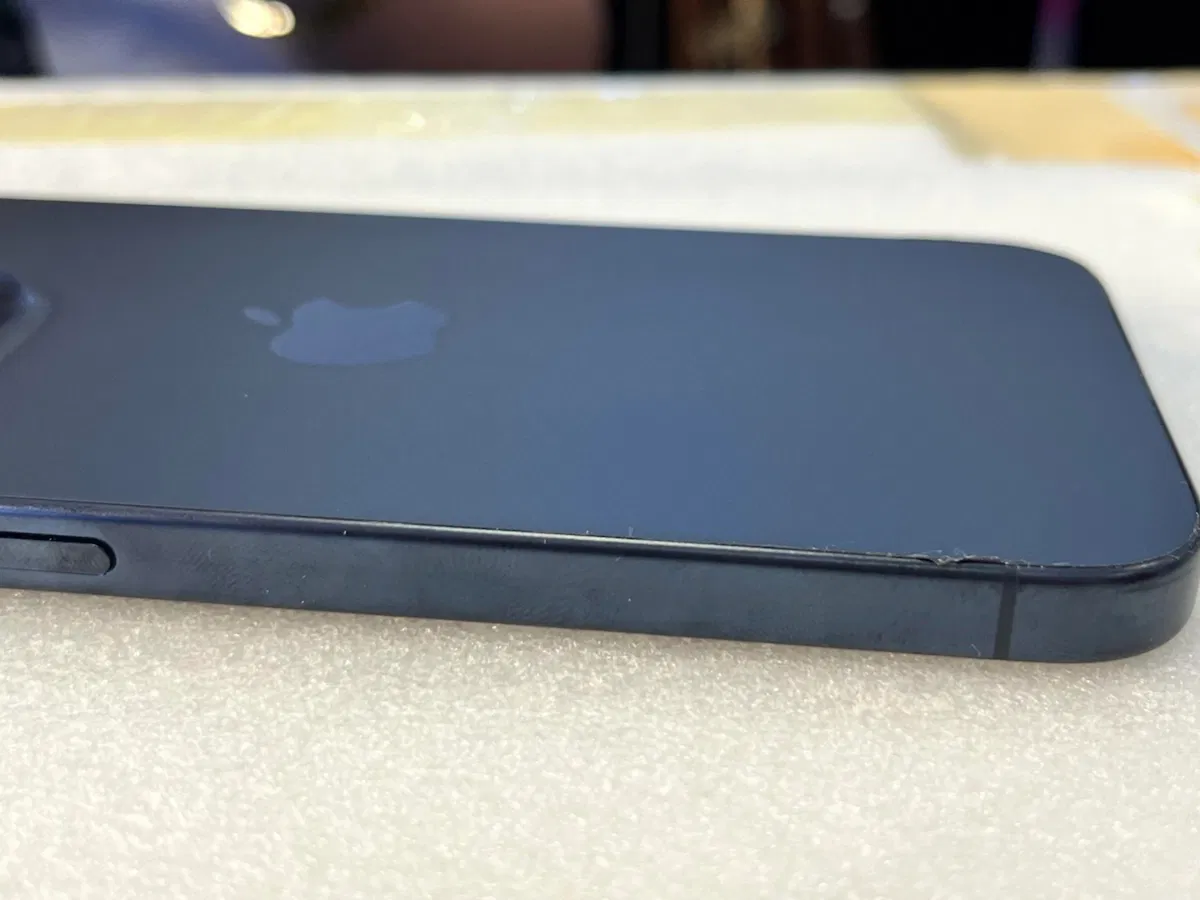 Some iPhone 15 Pro peeling around the edges