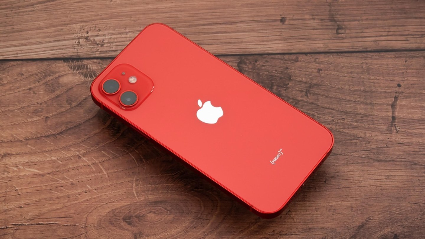 iPhone 12 de color rojo