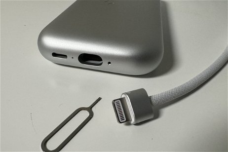 Las Vision Pro usan una especie de cable Lightning 2.0 que se extrae como la SIM del iPhone