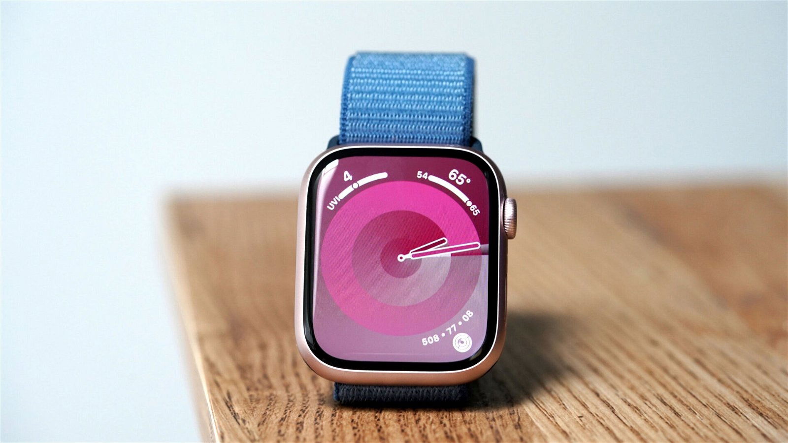 Un Apple Watch sobre una mesa