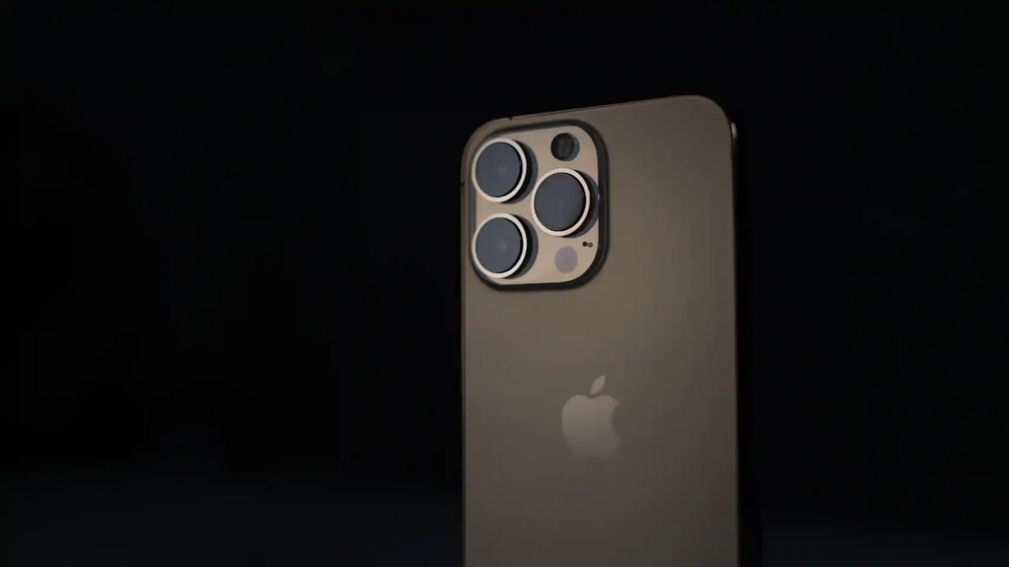 iPhone Pro con módulo de cámara y escáner LiDAR