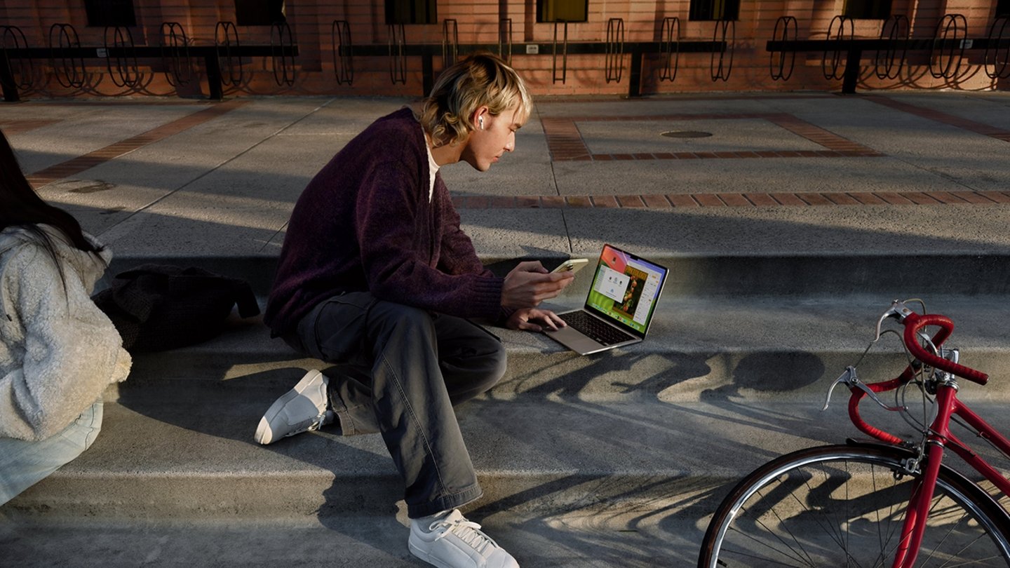 Un estudiante con un Mac