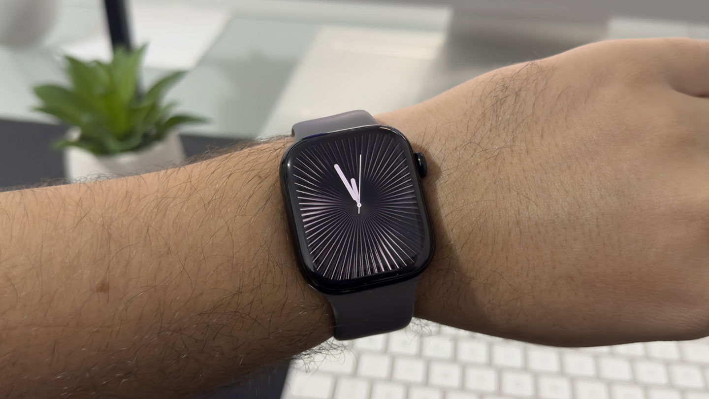 Apple Watch Series 10 en la muñeca de un usuario