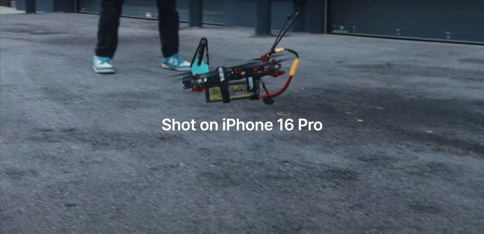 iPhone 16 Pro montado en un dron