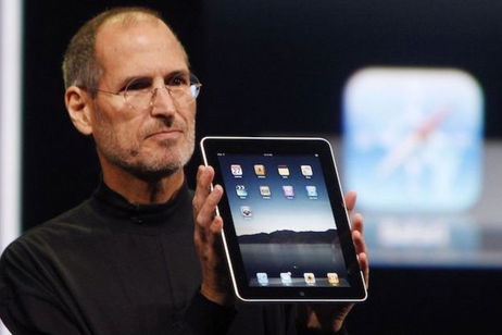 El iPad original se diseñó en dos tamaños, pero Jobs lo tenía claro: "tiene que caber en mi mesa de café"