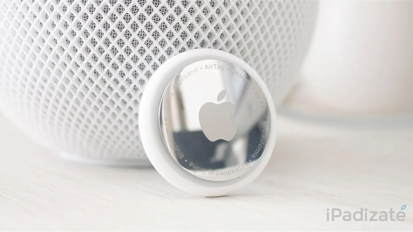 AirTag de Apple sobre un HomePod